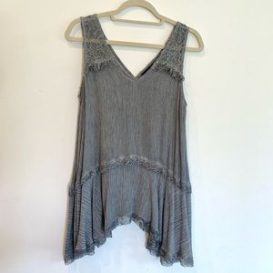 {Very J} Gray Lace Detail Tunic Top